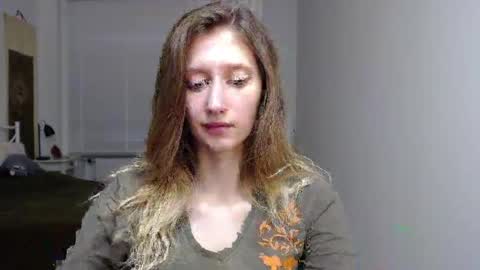 L U N A  online show from 10.17.25