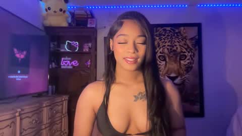 Snapshot of lunaa_11 chatting on 09.15.25 lunaa_11 online show from 09.15.25