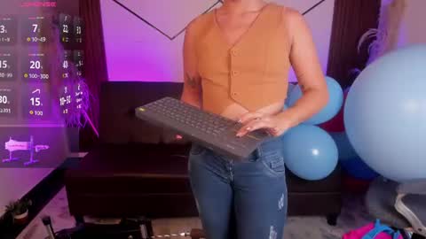 Snapshot of lunaa_lynch chatting on 07.28.26 Luna online show from 07.28.26
