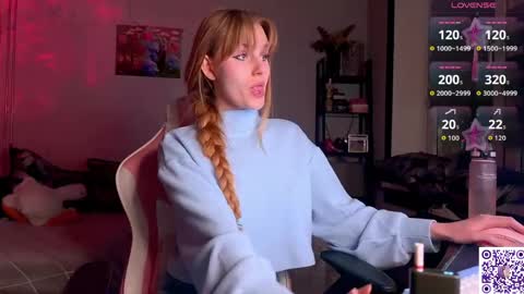 Snapshot of lunacyy chatting on 04.10.26 Britney online show from 04.10.26