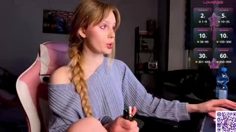 Snapshot of lunacyy chatting on 04.12.26 Britney online show from 04.12.26