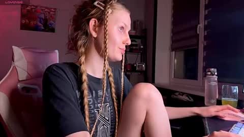 Snapshot of lunacyy chatting on 04.20.26 Britney online show from 04.20.26