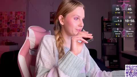 Snapshot of lunacyy chatting on 04.29.26 Britney online show from 04.29.26