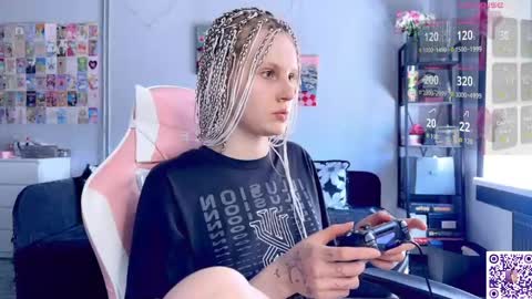 Snapshot of lunacyy chatting on 05.17.26 Britney online show from 05.17.26