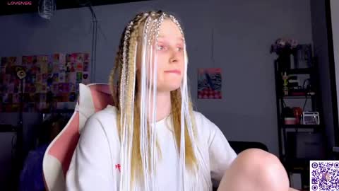 Snapshot of lunacyy chatting on 05.22.26 Britney online show from 05.22.26