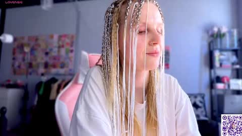 Snapshot of lunacyy chatting on 05.23.26 Britney online show from 05.23.26