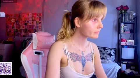 Snapshot of lunacyy chatting on 06.04.26 Britney online show from 06.04.26