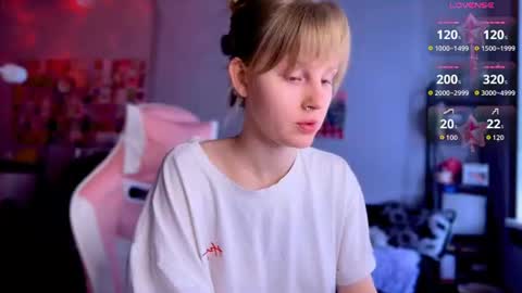 Snapshot of lunacyy chatting on 06.11.26 Britney online show from 06.11.26