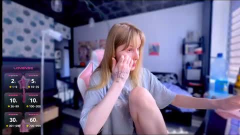Snapshot of lunacyy chatting on 06.21.26 Britney online show from 06.21.26