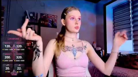 Snapshot of lunacyy chatting on 07.11.26 Britney online show from 07.11.26