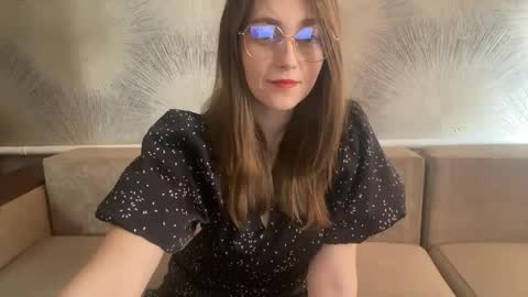Snapshot of lunafeather chatting on 04.01.26 lunafeather online show from 04.01.26