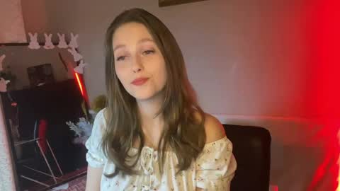 Snapshot of lunafeather chatting on 04.06.26 lunafeather online show from 04.06.26
