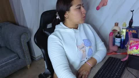 Lunafemme tf online show from 04.28.26