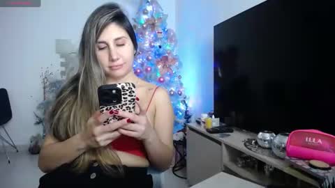 Snapshot of lunagardners chatting on 01.07.25 lunagardners online show from 01.07.25