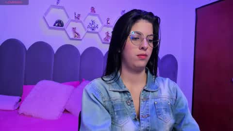 Snapshot of lunagomez24 chatting on 12.16.25 Luna Gomez online show from 12.16.25