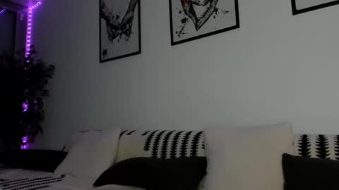 Laura online show from 02.06.25