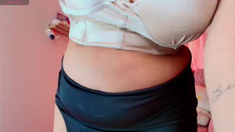 Snapshot of lunaira_deep chatting on 10.30.25 Scarleet online show from 10.30.25