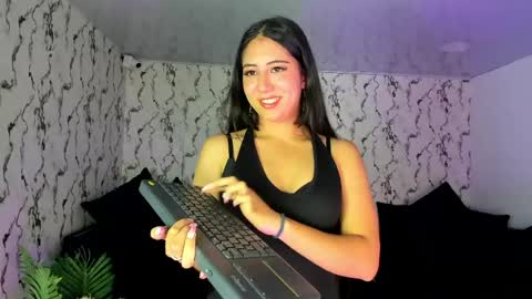 Snapshot of lunaliaa_ chatting on 05.15.26 Lunalia online show from 05.15.26
