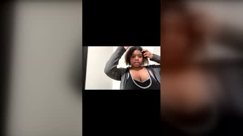 Snapshot of lunamoth00 chatting on 11.26.25 lunamoth00 online show from 11.26.25