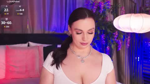 Luna  next streams Mon Fri Sat Sun 8pm-5am gmt0 online show from 02.05.25