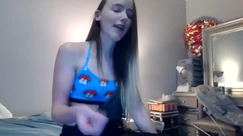 lunapixie2020 online show from 02.15.25