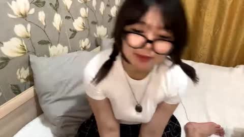 Snapshot of lunaraus chatting on 11.11.25 Yuna online show from 11.11.25