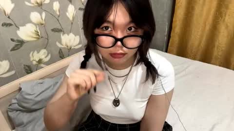 Snapshot of lunaraus chatting on 11.14.25 Yuna online show from 11.14.25