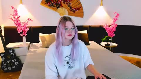 lunariafox online show from 03.22.26