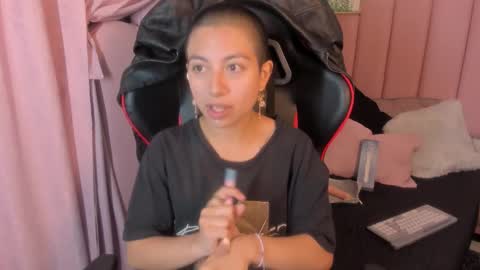 Snapshot of lunarichy chatting on 10.09.25 lunarichy online show from 10.09.25