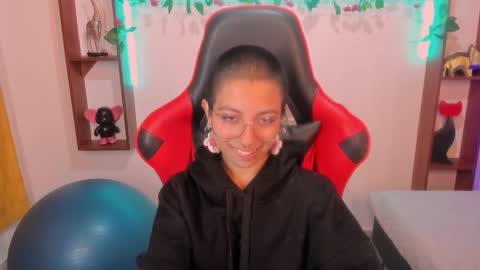 Snapshot of lunarichy chatting on 10.15.25 lunarichy online show from 10.15.25