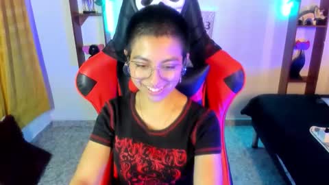 Snapshot of lunarichy chatting on 10.27.25 lunarichy online show from 10.27.25