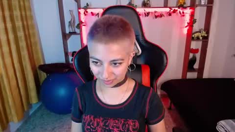 Snapshot of lunarichy chatting on 11.05.25 lunarichy online show from 11.05.25