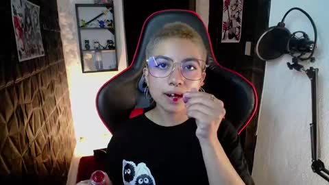 Snapshot of lunarichy chatting on 11.11.25 lunarichy online show from 11.11.25