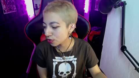 Snapshot of lunarichy chatting on 11.14.25 lunarichy online show from 11.14.25