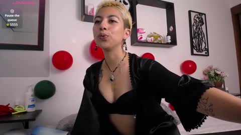 Snapshot of lunarichy chatting on 12.03.25 lunarichy online show from 12.03.25