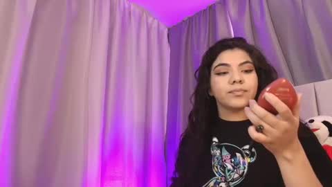 Snapshot of lunariddle_ chatting on 01.30.25 Luna online show from 01.30.25