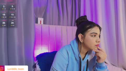 Snapshot of lunariddle_ chatting on 03.11.25 Luna online show from 03.11.25