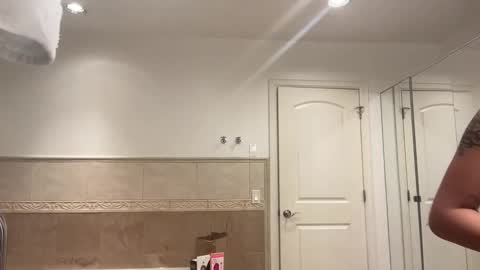 Snapshot of lunarose17 chatting on 11.16.25 lunarose17 online show from 11.16.25