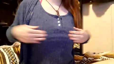 Snapshot of lunathepoet chatting on 05.22.26 lunathepoet online show from 05.22.26