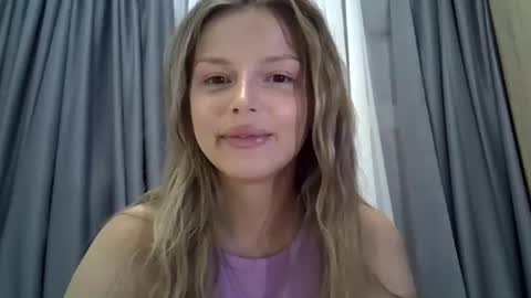 Snapshot of lunav7 chatting on 09.15.25 Luna  online show from 09.15.25