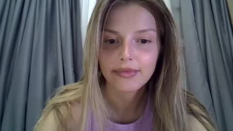 Snapshot of lunav7 chatting on 09.20.25 Luna  online show from 09.20.25
