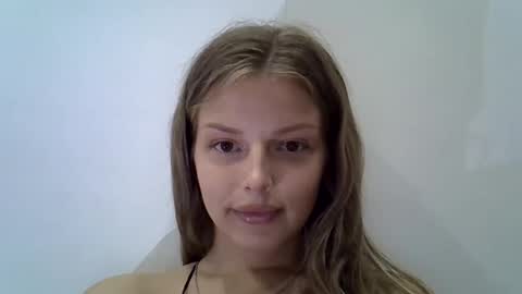 Snapshot of lunav7 chatting on 09.23.25 Luna  online show from 09.23.25