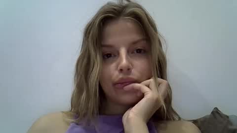 Snapshot of lunav7 chatting on 09.26.25 Luna  online show from 09.26.25