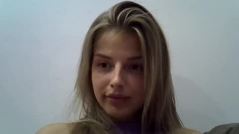 Snapshot of lunav7 chatting on 09.27.25 Luna  online show from 09.27.25
