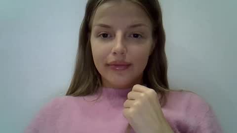 Snapshot of lunav7 chatting on 10.09.25 Luna  online show from 10.09.25