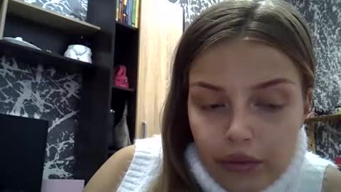 Snapshot of lunav7 chatting on 10.18.25 Luna  online show from 10.18.25