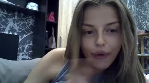 Snapshot of lunav7 chatting on 10.23.25 Luna  online show from 10.23.25