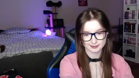 Snapshot of lunaxcherry chatting on 03.30.26 LunaXcherry online show from 03.30.26