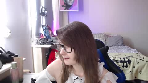 Snapshot of lunaxcherry chatting on 04.05.26 LunaXcherry online show from 04.05.26