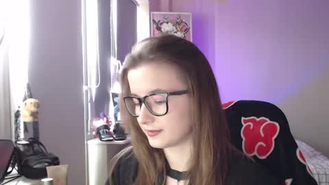 Snapshot of lunaxcherry chatting on 04.19.26 LunaXcherry online show from 04.19.26